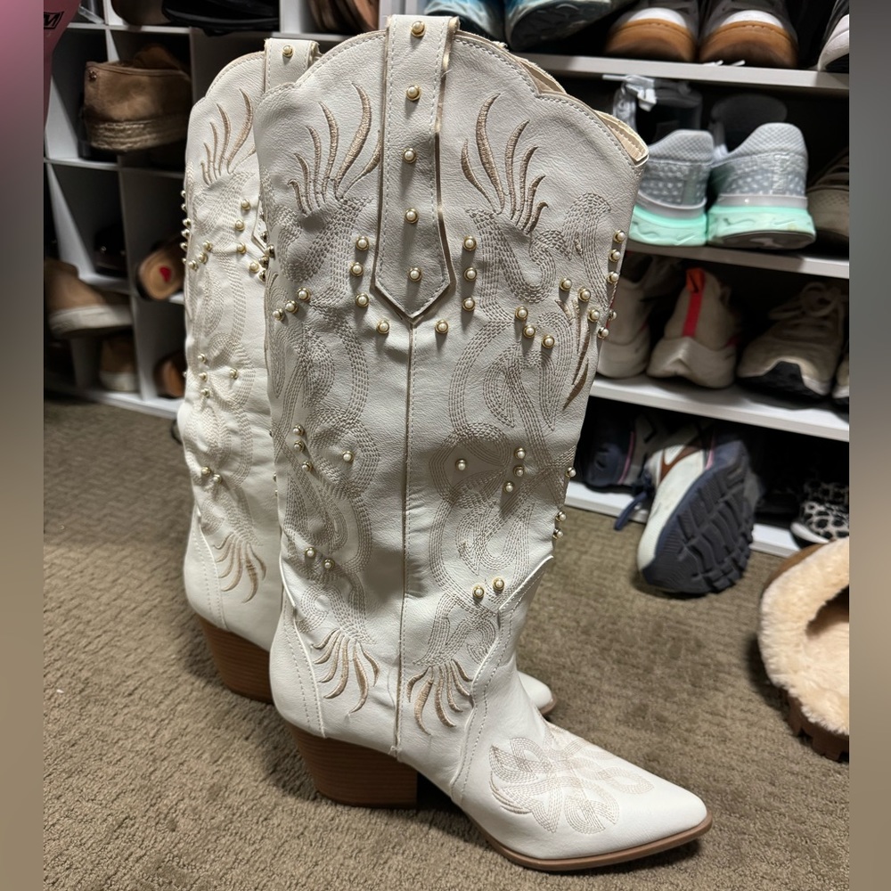 White with pearl & gold accent cowboy boots